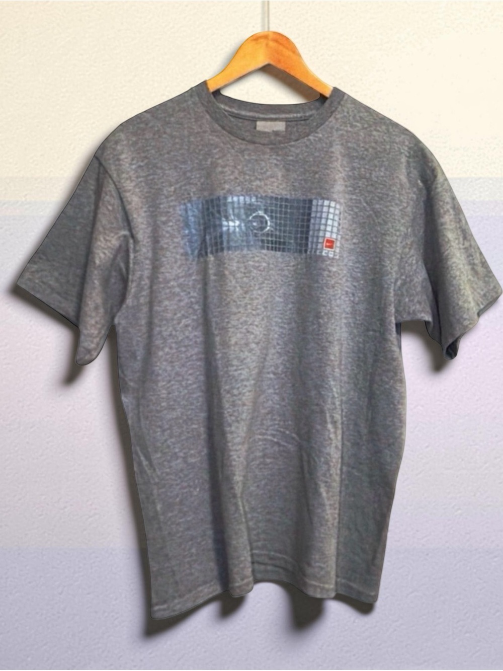 Nike Men's Gray Graphic T-Shirt | Medium | Grid
Logo | Y2K | Tech Athletic Tee